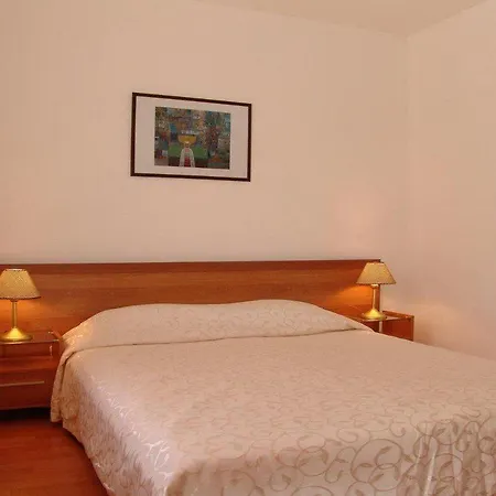 Aparthotel Efir